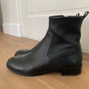 Via Spiga Black Leather Ankle Boots with a Side Zip